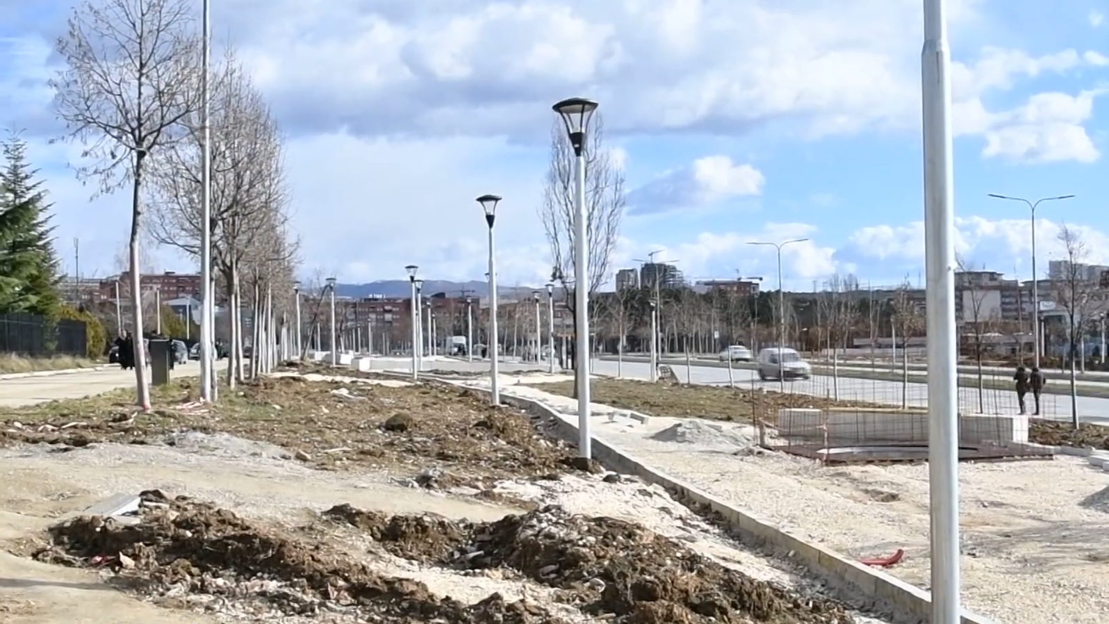Moti i papërshtatshëm e lë Lagjen e Spitalit pa parkun linear (VIDEO)