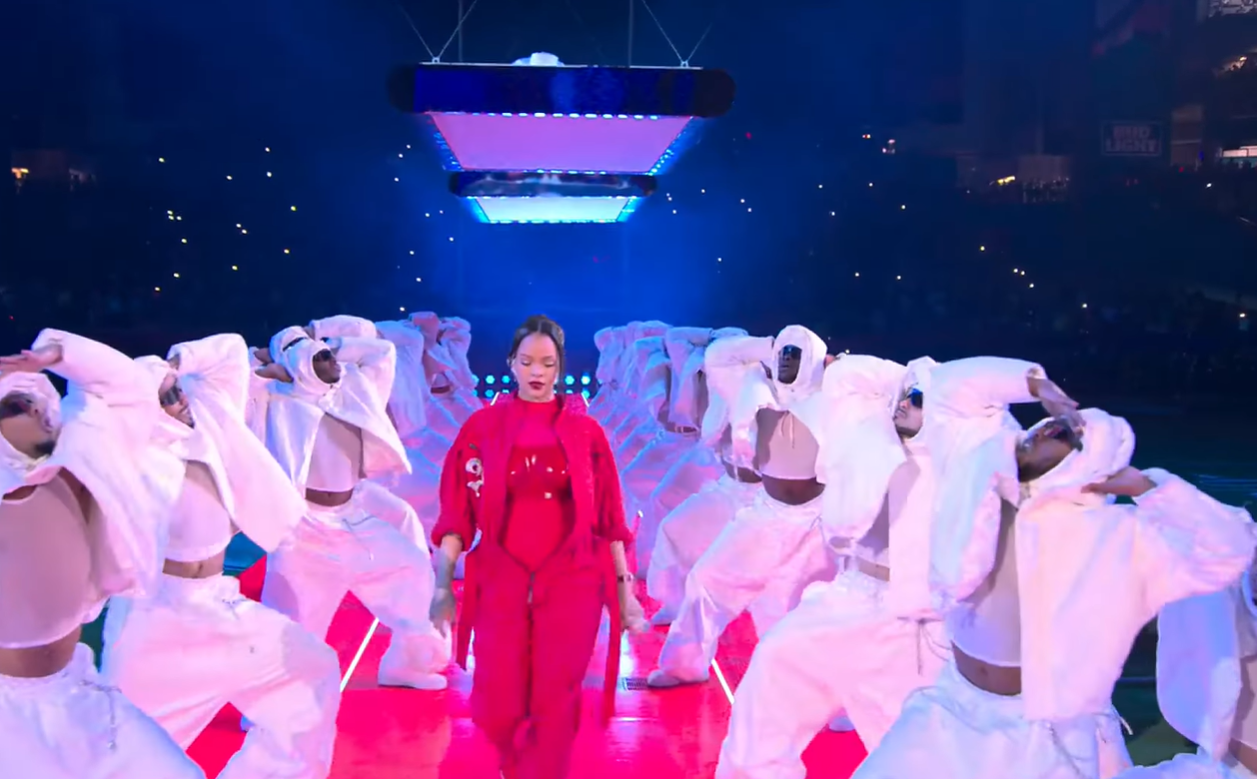 Pamje nga performanca e Rihannas në Super Bowl 2023 (VIDEO)