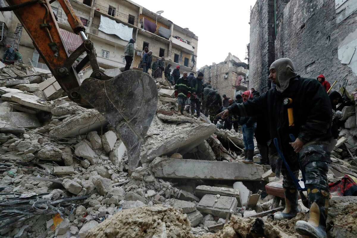 Numri i viktimave nga tërmeti në Turqi dhe Siri vazhdon të rritet, deri tani mbi 17 mijë