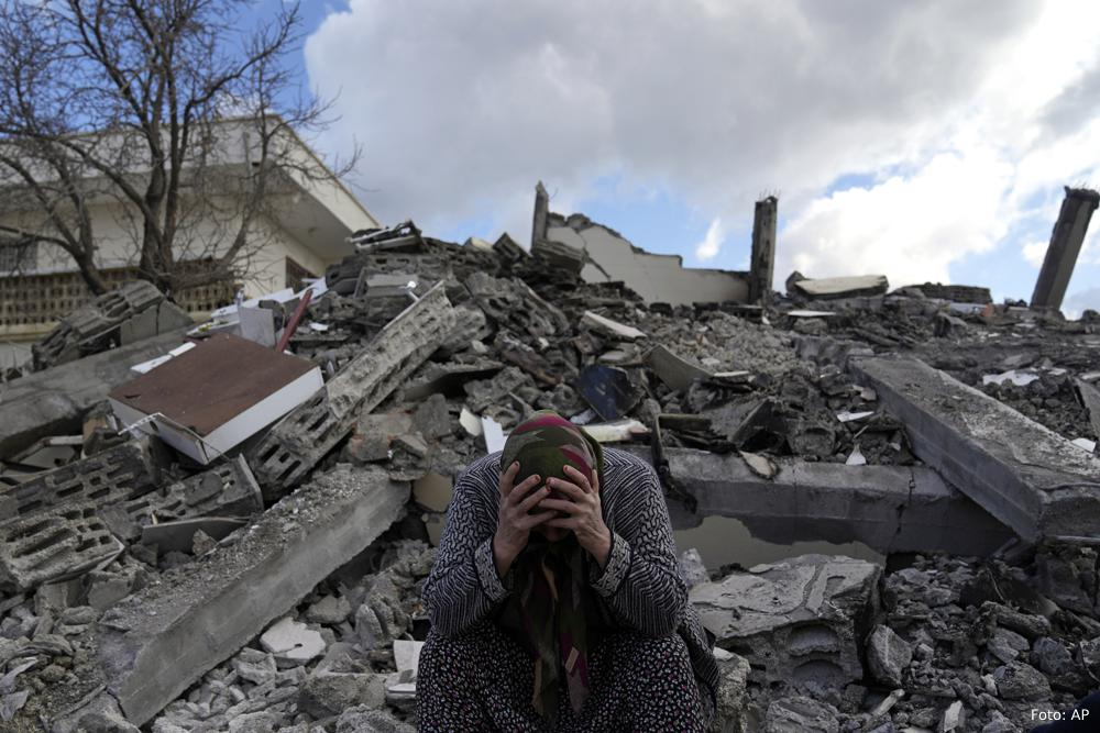 Turqia arreston 180 persona për ndërtesat e shembura nga tërmeti