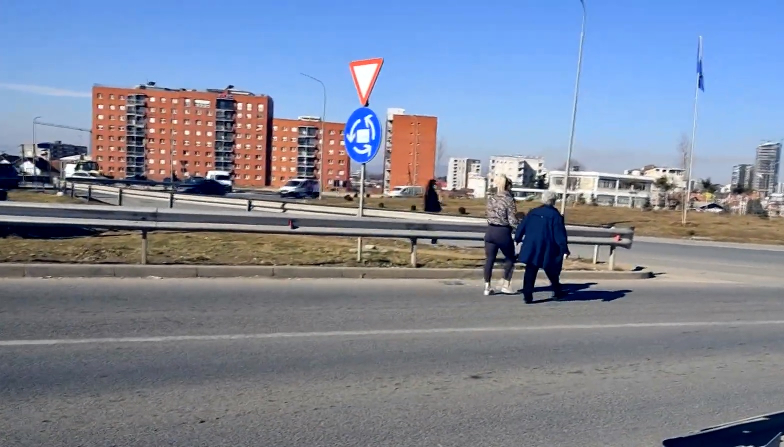 Prishtina tenton t’i eliminojë vendkalimet e rrezikshme (VIDEO)