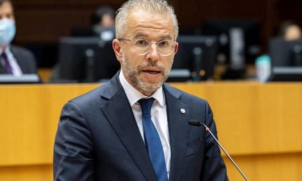 Eurodeputeti holandez: Kosovarët më në fund të udhëtojnë pa viza më 2024