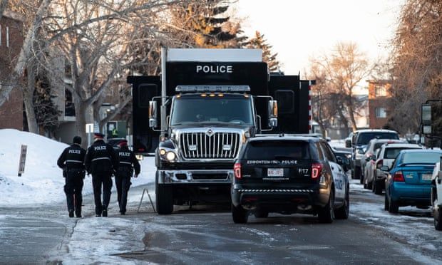 Një 16 vjeçar plagos nënën e tij dhe vret dy policë në Kanada