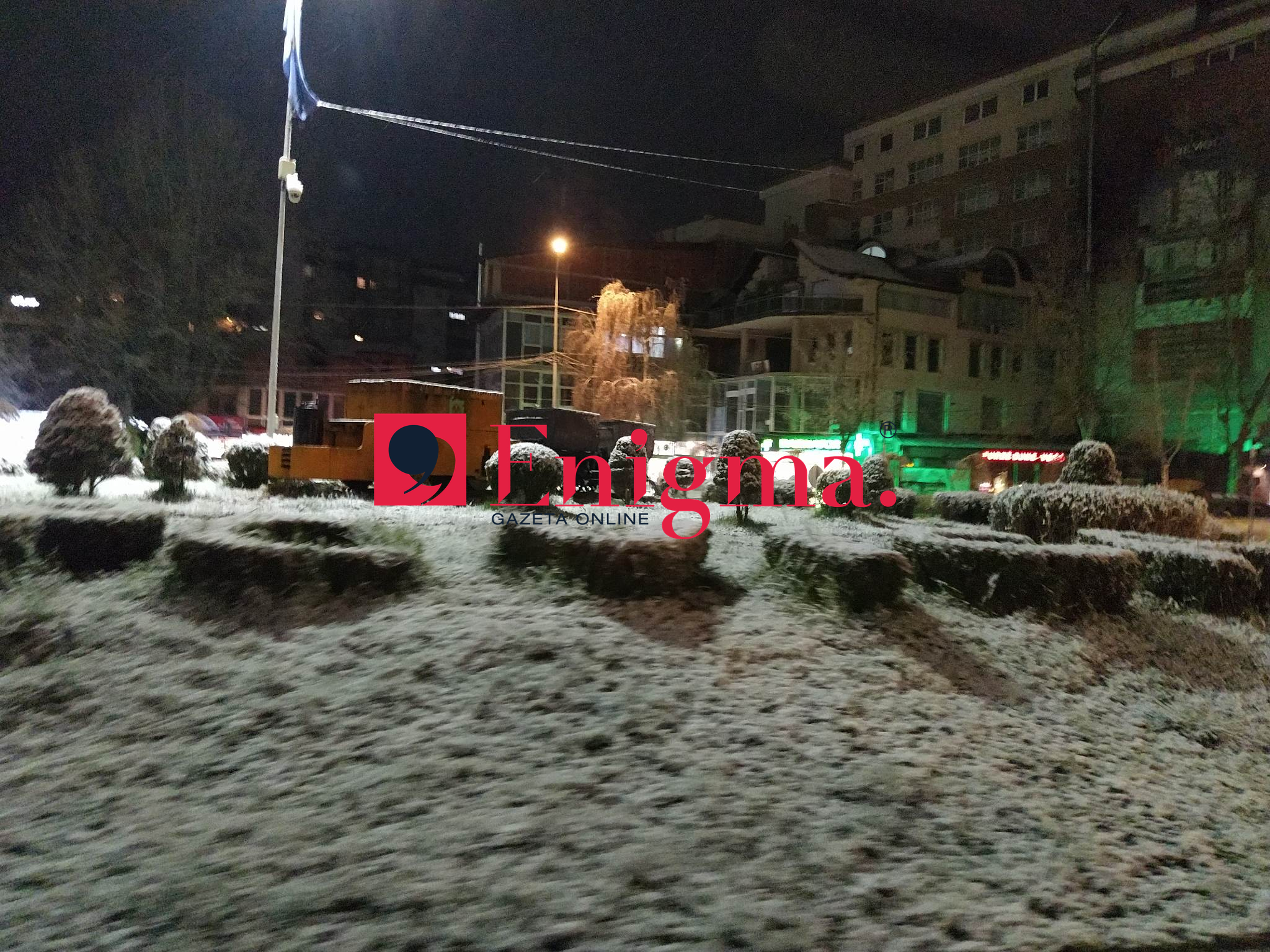 Rikthehet dimri, ky qytet mbulohet nga bora (Foto)