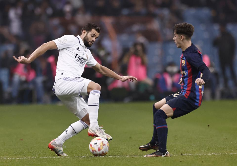 Formacionet zyrtare: Real Madrid – Barcelona