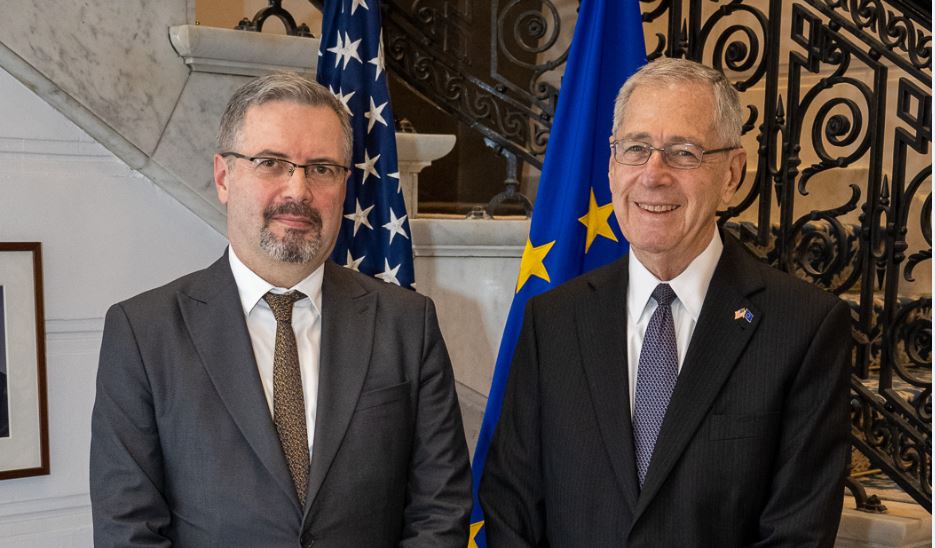 Ambasadori amerikan në BE: E rëndësishme që Kosova ta zbatojë propozimin evropian