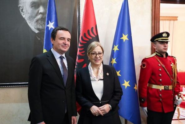 Kurti takohet me Nikollën, përmend vendosmërinë e qeverisë për avancimin e dialogut me Serbinë
