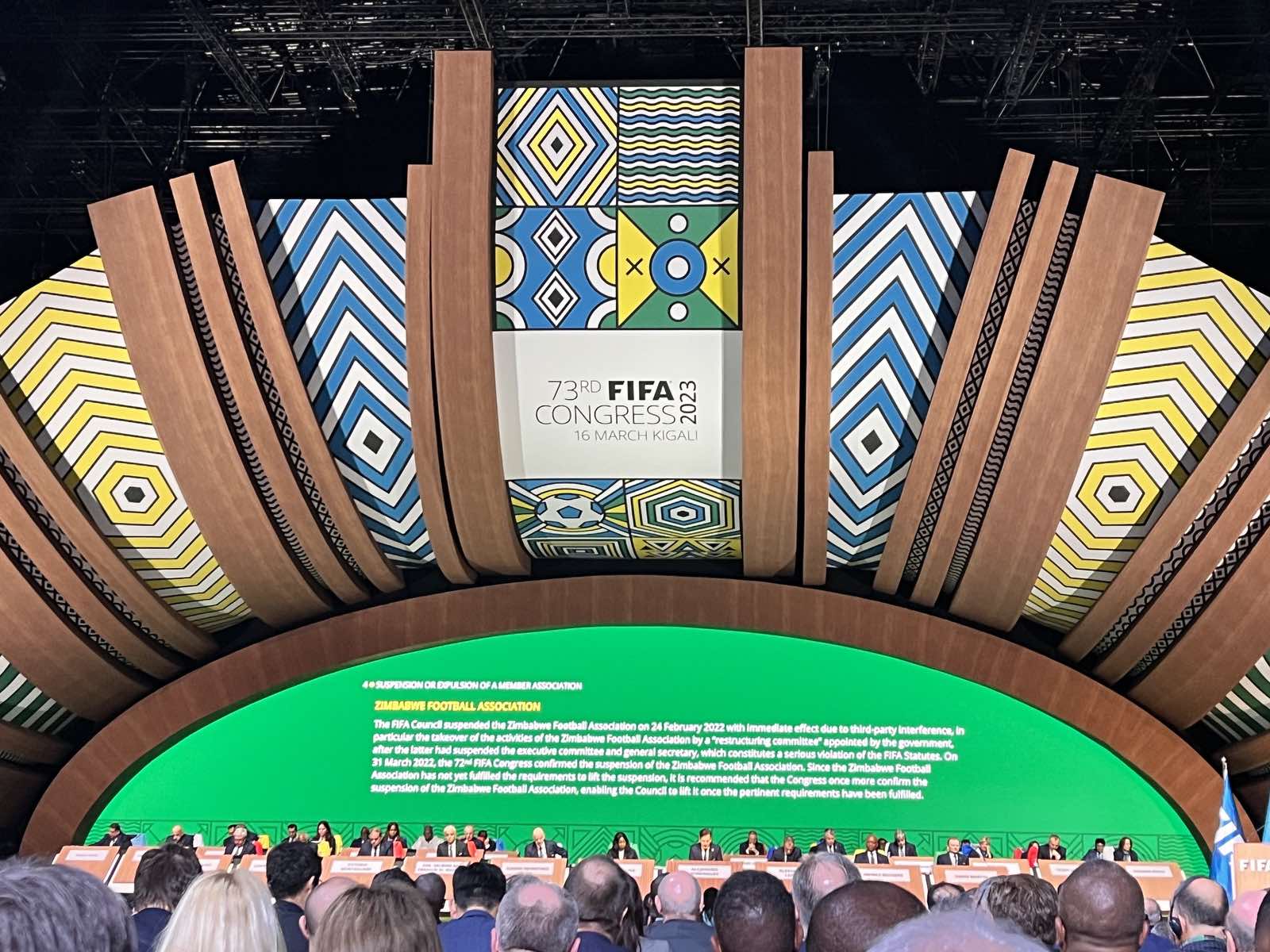 FIFA suspendon dy Federata të Futbollit për shkak të ndërhyrjes së politikës në sport