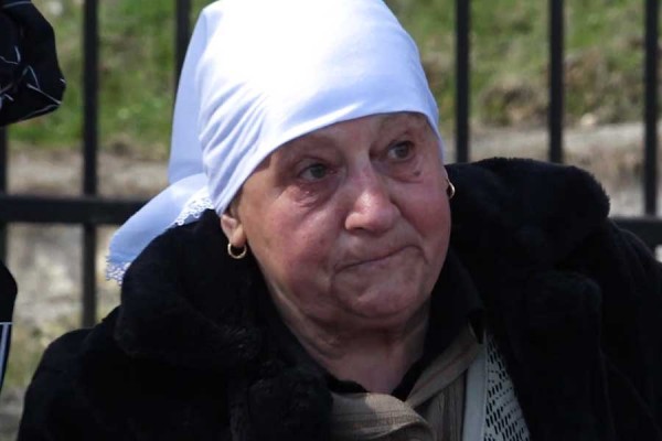‘’Tash do ta bajmë operacion në fyt’’, rrëfimi i të moshuarës se si serbët ia vranë burrin në Izbicë
