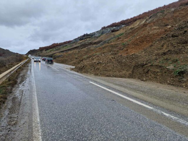 Rrëshqitje e dheut në rrugën Gjilan – Prishtinë (Video)