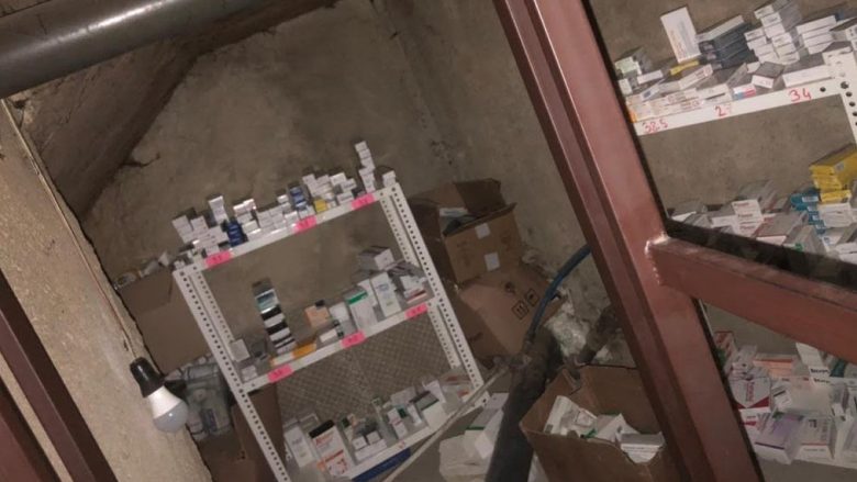 Aksion i Policisë në disa barnatore në Prishtinë, zbulohen bunkerë me barna të kontrabanduara – arrestohen dy persona