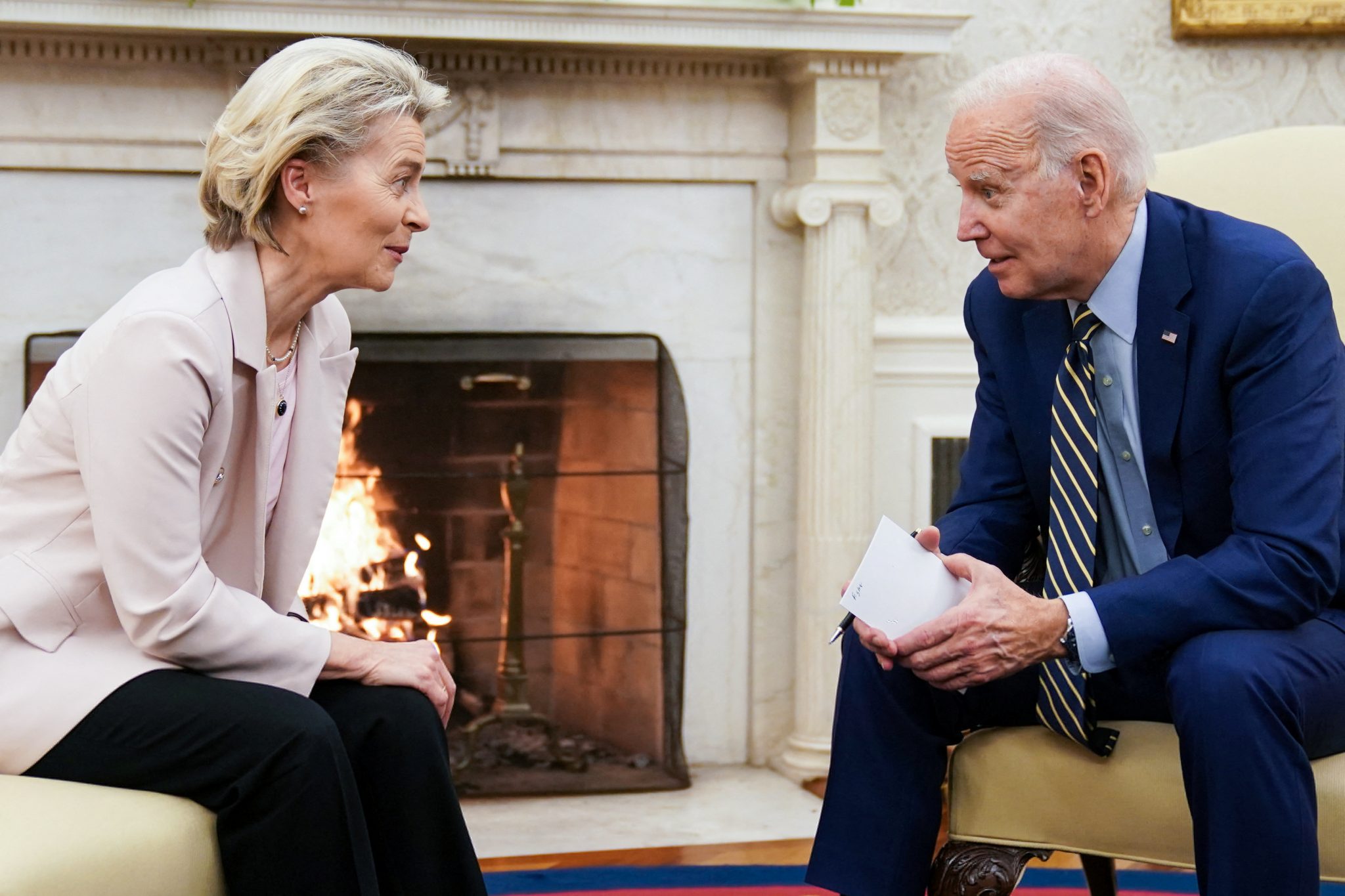 Von der Leyen bisedon me Biden për dialogun Kosovë-Serbi