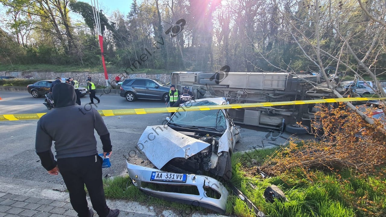 Aksident i rëndë në Tiranë: Përmbyset autobusi, lëndohen tre persona