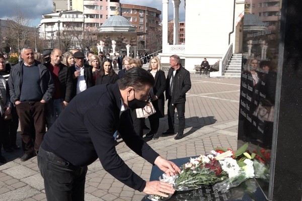 Rrëfimi i burrit që i mbijetoi masakrës në tregun e Mitrovicës