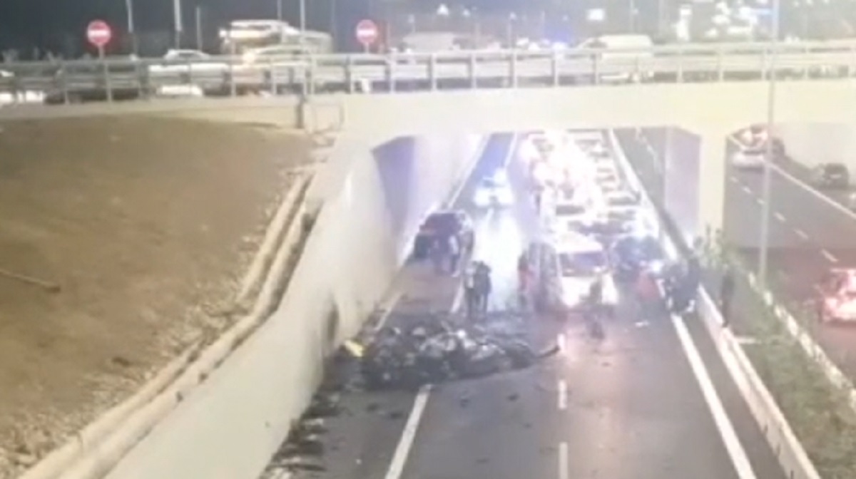 Aksident i rëndë në Unazën e Madhe të Tiranës, makina rrëzohet nga mbikalimi, vdes pasagjerja