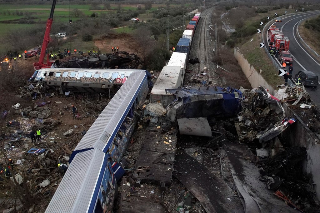 Shkaku i përplasjes së trenave në Greqi mbetet i paqartë