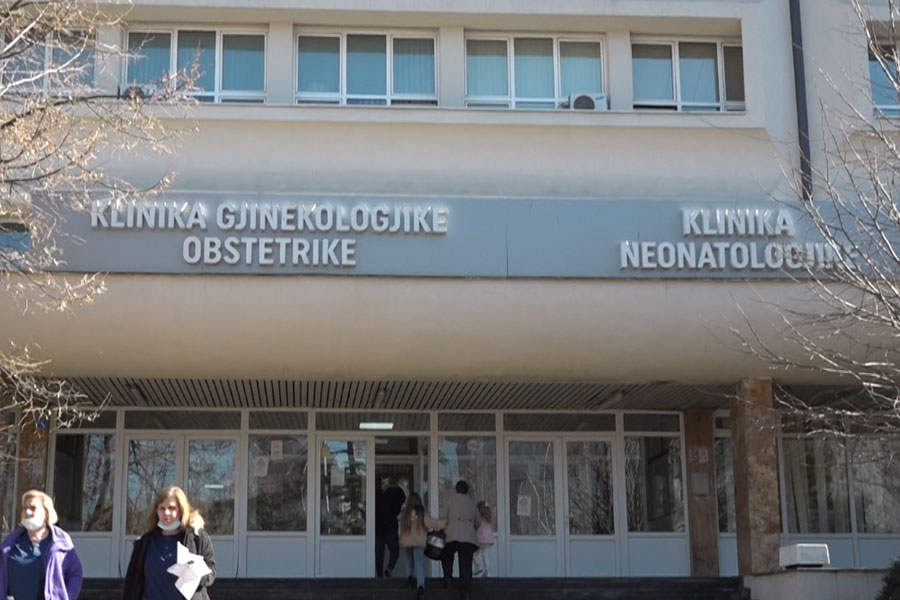 Shumë pak gra kosovare kërkojnë të bëhen nëna pa pasur partner, flasin nga gjinekologjia