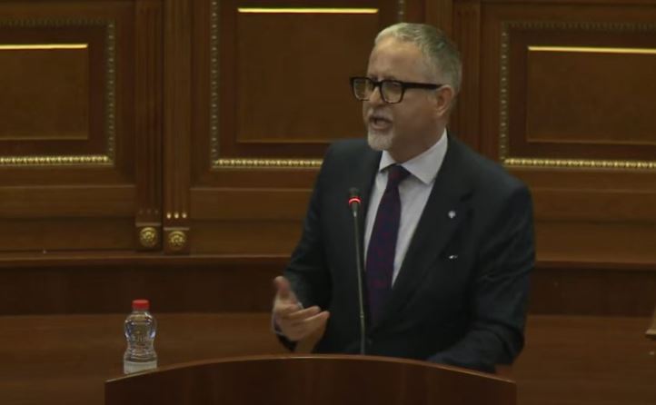 Vitia thotë se nuk do të përgjigjet në pyetjet e deputetëve pa u votuar marrëveshjet ndërkombëtare, reagon opozita