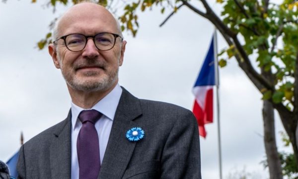 Mesazhet kërcënuese ndaj policëve në Veri, reagon Ambasadori i Francës