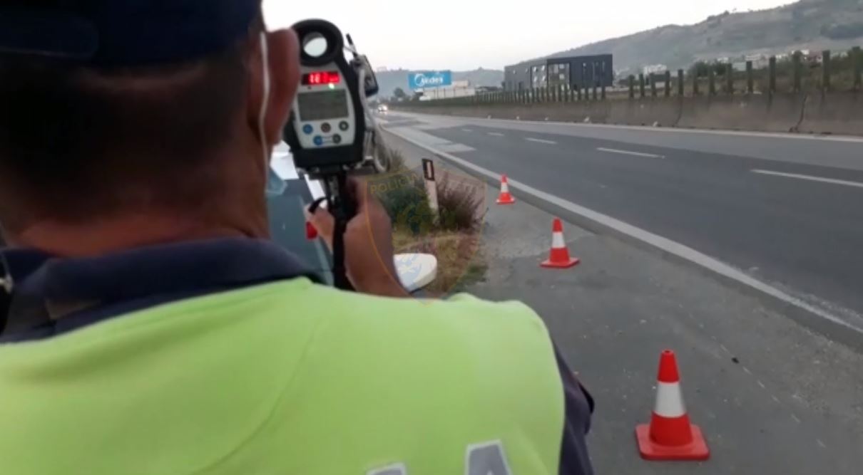 Kosovari ndalet nga policia në Kijevë duke vozitur 226 km/h