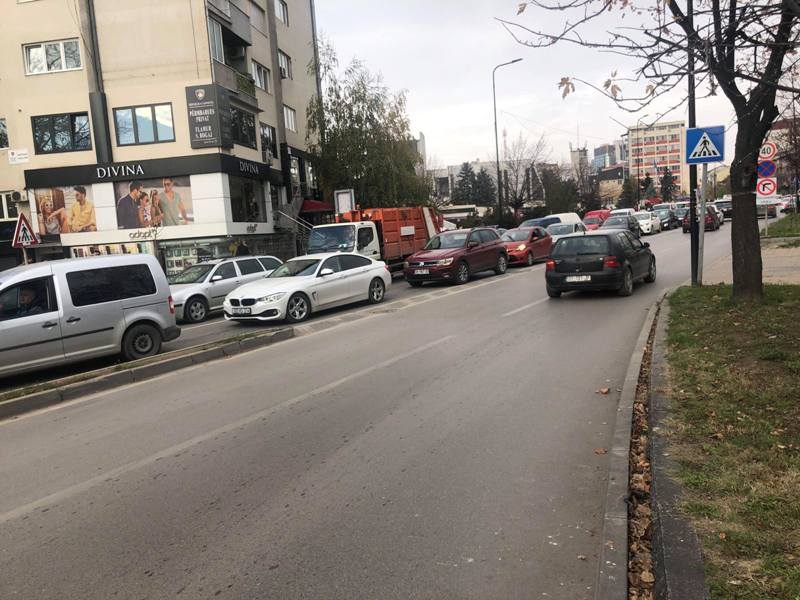 Për shkak të borxhit rrahet dhe kërcënohet 38-vjeçari në parkingun e një lokali në Prishtinë