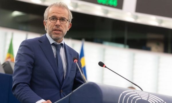 Hapet rast kundër Dodikut për mohim gjenocidi, eurodeputeti holandez lëvdon prokurorinë boshnjake