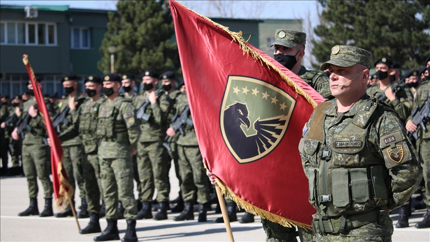 Ushtarët nderojnë familjen Jashari në 25-vjetorin e Epopesë së UÇK-së