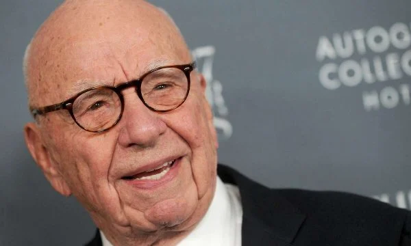 U fejua për herë të katërt para pak javësh, 92-vjeçari Rupert Murdoch ndahet sërish