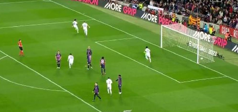 Benzema është përsëri aty, Reali dyfishon epërsinë ndaj Barçës (Video)