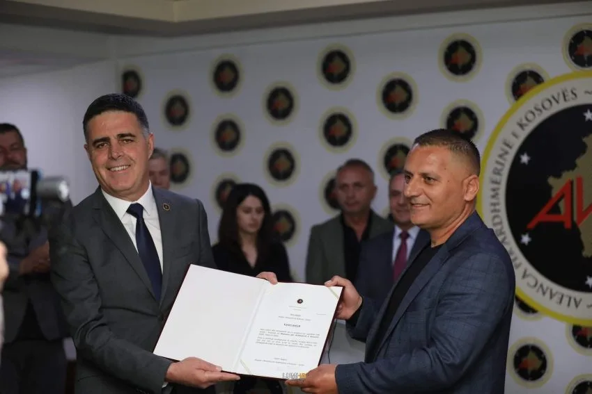 Asamblisti më i votuar i PDK-së në Gjilan, i bashkohet AAK-së