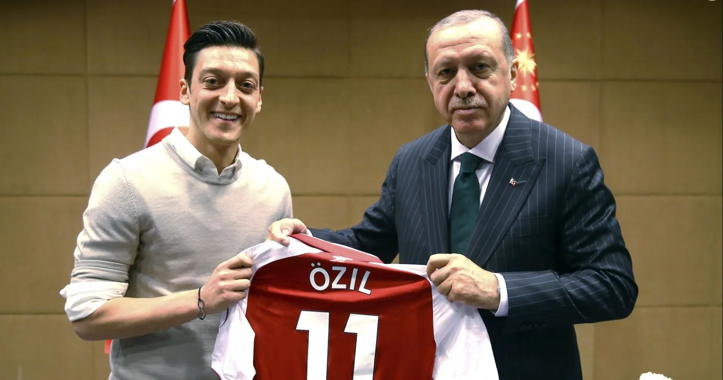 Pasi la futbollin, Ozil do të garoj për deputet në partinë e Erdoganit