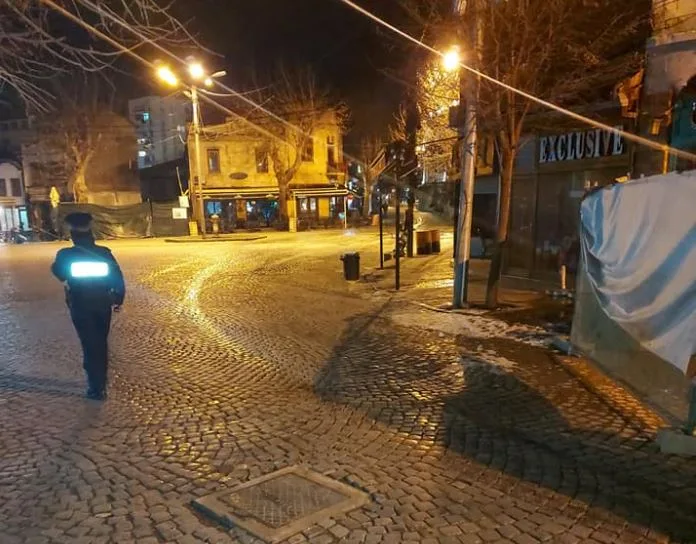 Prizren: 33-vjeçari i dehur sulmon policin që shkoi të intervenojë në rast, ia thyen hundën