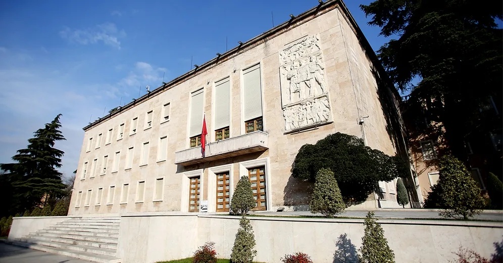 Qeveria e Shqipërisë miraton rritjen e pagave
