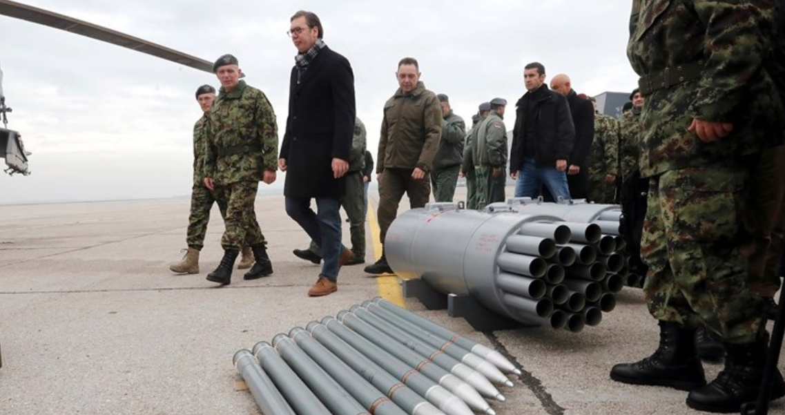 Serbia pranoi të furnizonte Ukrainën me armë