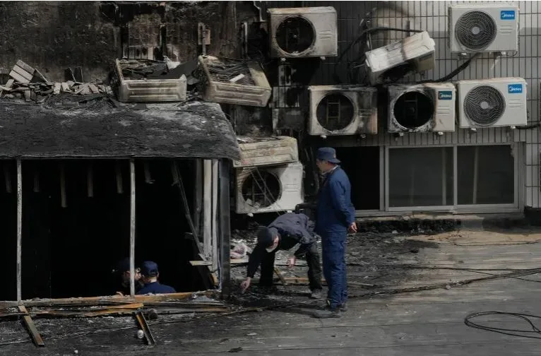 Shkon në 29 numri i të vdekurve nga zjarri në një spital në Pekin, hetimet duke vazhduar