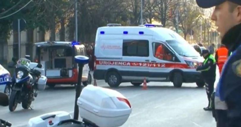 Vdes një këmbësor në Tiranë, goditet nga një kamion