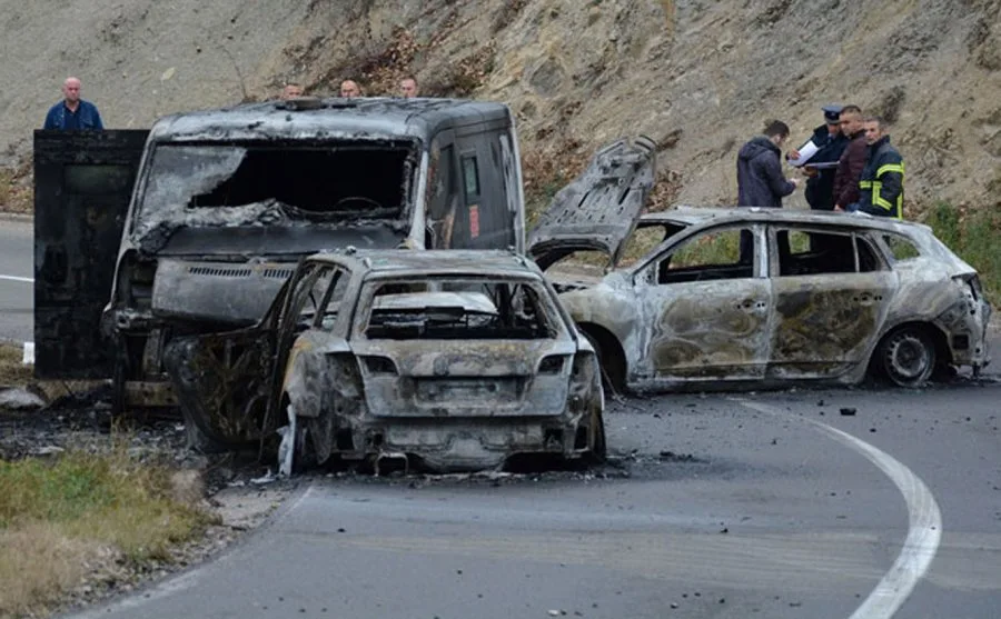 Policia konfirmon djegien e tri veturave në Veri, por qartëson se nuk ishin me targa RKS