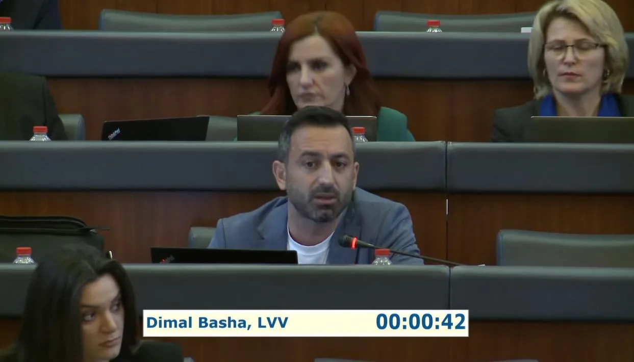 Dimal Basha del kundër VV-së, refuzon të votojë dhe ia humb kuorumin shumicës