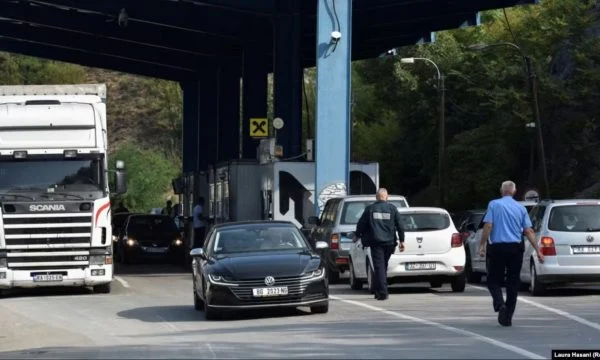 Standarde të dyfishta në rrugën nga Kosova në Bosnje, vizat jepen vetëm në rast sëmundjeje a vdekjeje