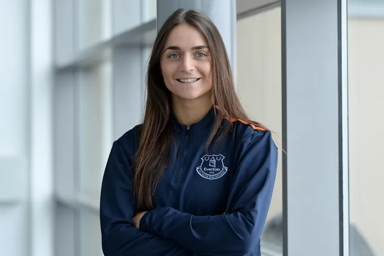 Elena Sadiku nis punën tek Evertoni, në të ardhmen mund ta drejtojë Kosovën