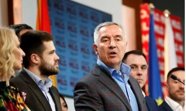 Pas humbjes së zgjedhjeve, Gjukanoviq dorëhiqet nga pozita e kryetarit të partisë