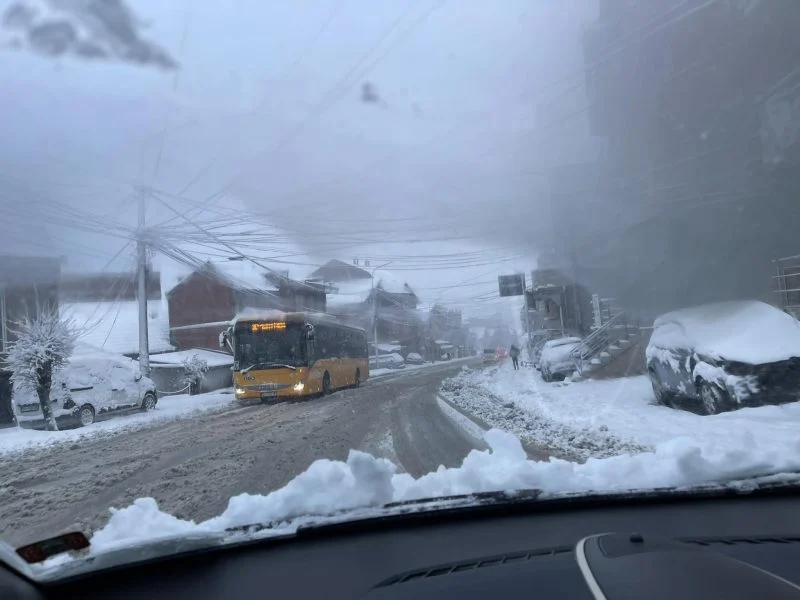 Rreshje bore gjithandej, raportohet një aksident në rrugën Prishtinë – Podujevë