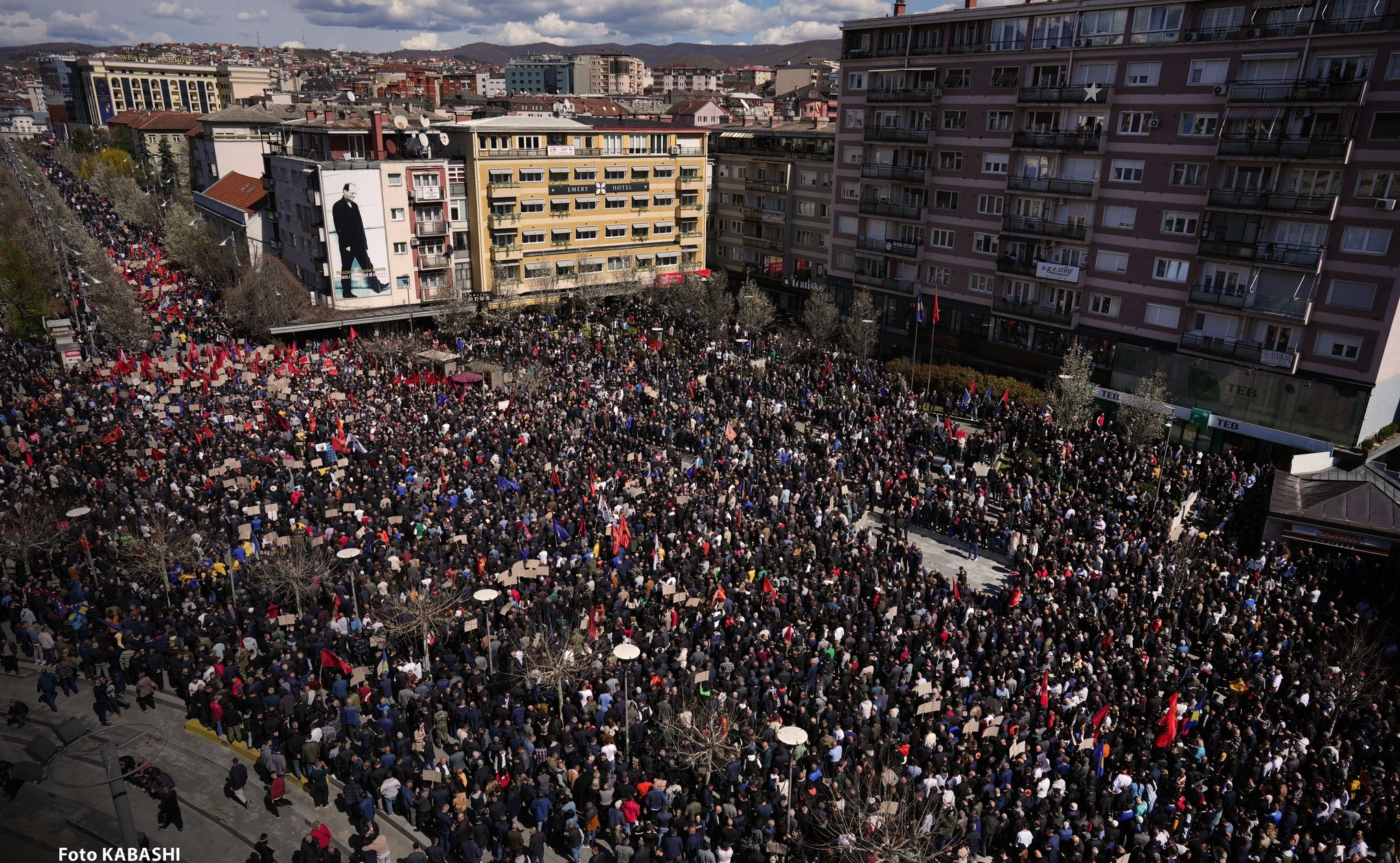 Publikohet skica nga protesta: Afër 100 mijë qytetarë ishin pjesë e ‘Marshit për Drejtësi’