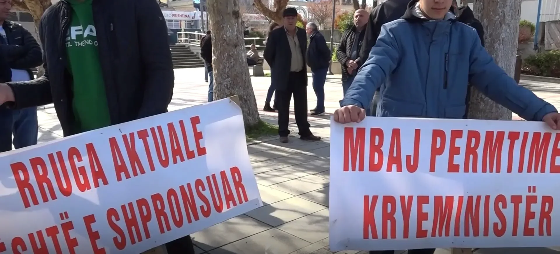 Banorët kundërshtojnë devijimin e rrugës: Do të na shuhen bizneset (VIDEO)