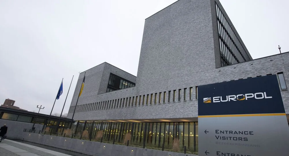 EUROPOL-i arreston afro 300 persona, konfiskon 850 kilogramë drogë dhe mbi 50 milionë euro