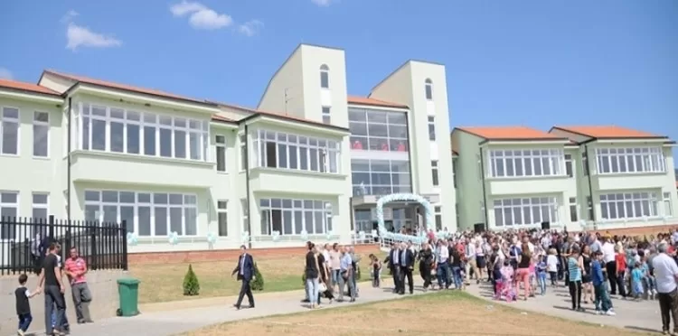 Alarme për bomba në 75 shkolla të Serbisë