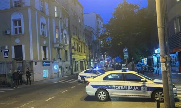 Të shtëna me armë zjarri në Beograd, policia bllokon disa rrugë