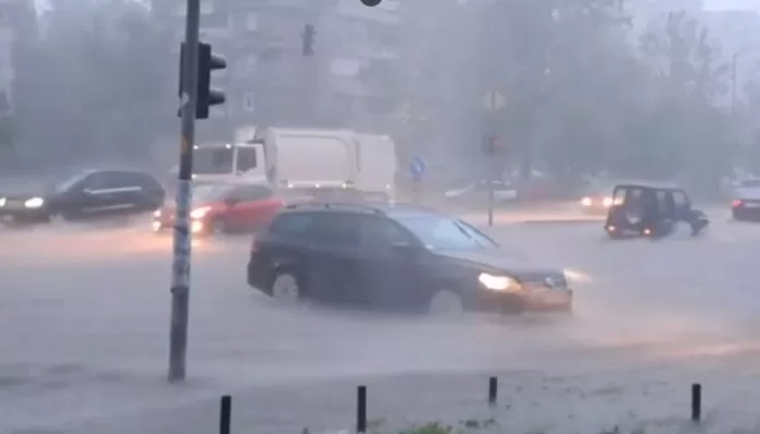 Përmbytje në Serbi, Novi Sadi zhytet nën ujë