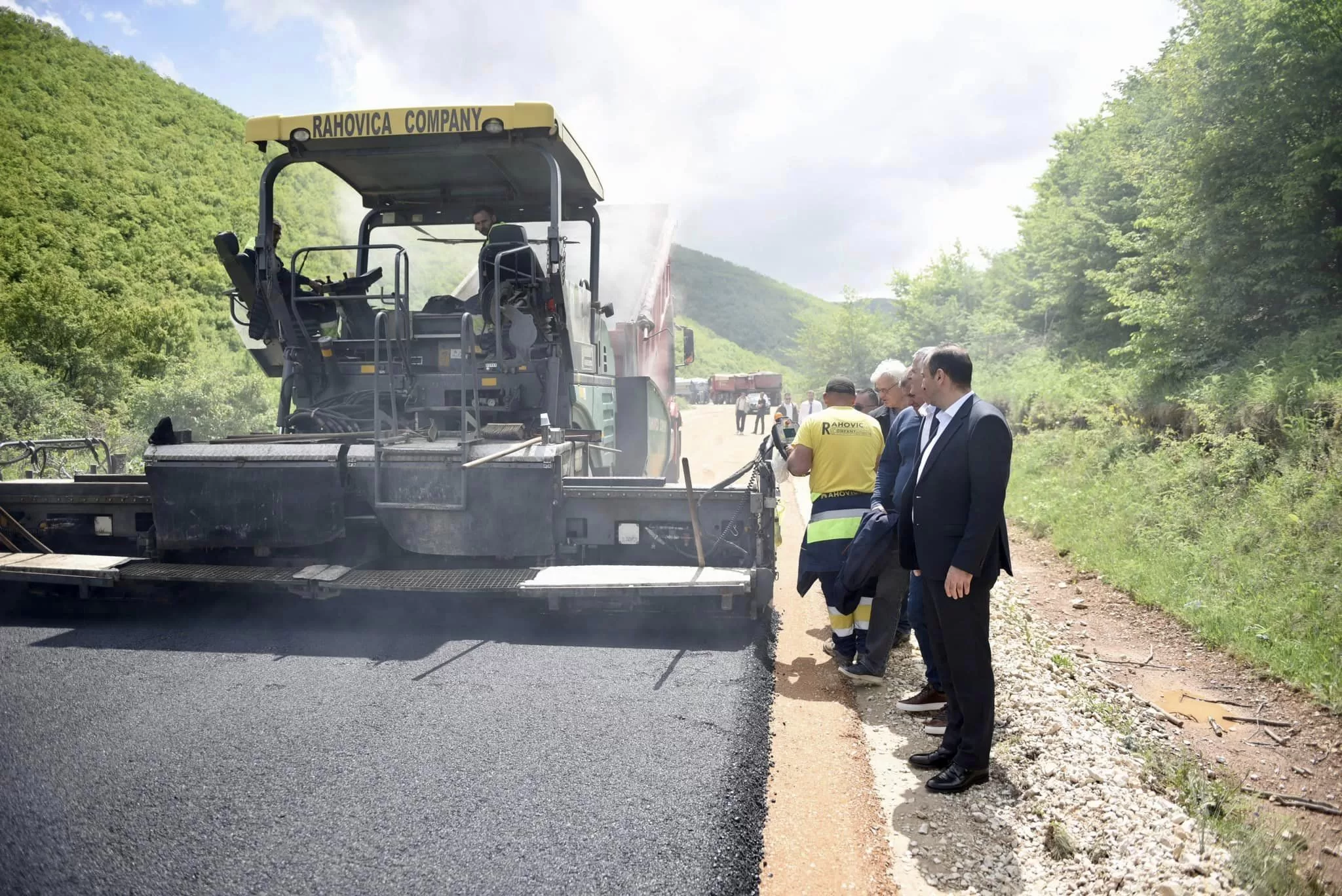 Nis asfaltimi i by pass’it pas mbylljes së Urës në magjistralen Prishtinë- Gjilan