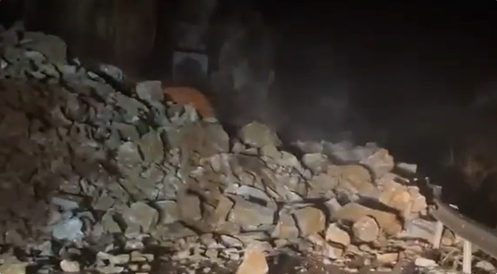 Prizren: Dheu i shembur i zë tre punëtorë, shpëtohen nga Zjarrfikësit  – njëri pëson lëndime të rënda